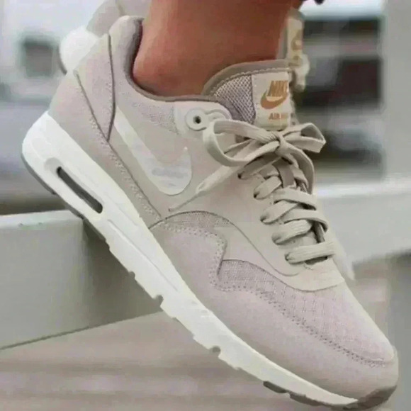Nike Womens Air Max 1 Ultra Essentials 'String Iron Metallic Gold' 9 - Picture 1 of 14